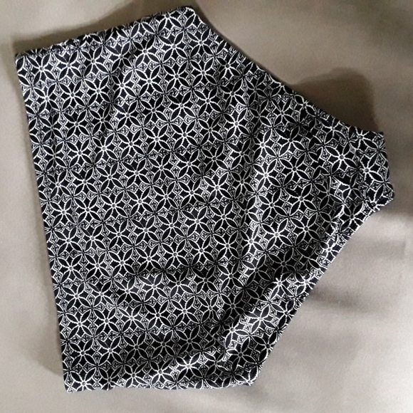 OLD NAVY BATHING SUIT BOTTOM SIZE M - Picture 2 of 3